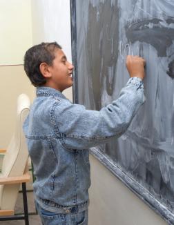 Romii cu dificultăţi de învăţare vor putea recupera la 'Şcoala de vară'
